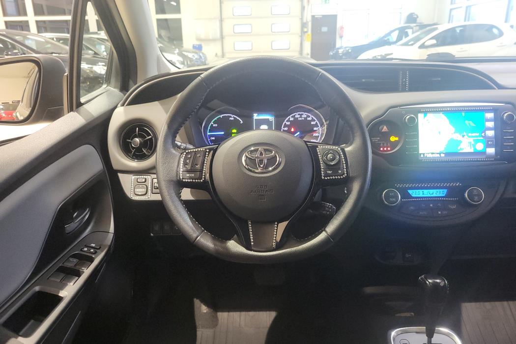 TOYOTA Yaris 2017