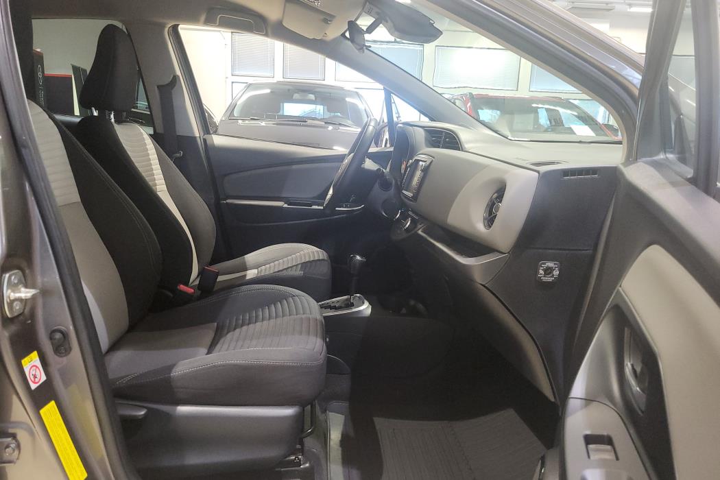 TOYOTA Yaris 2017