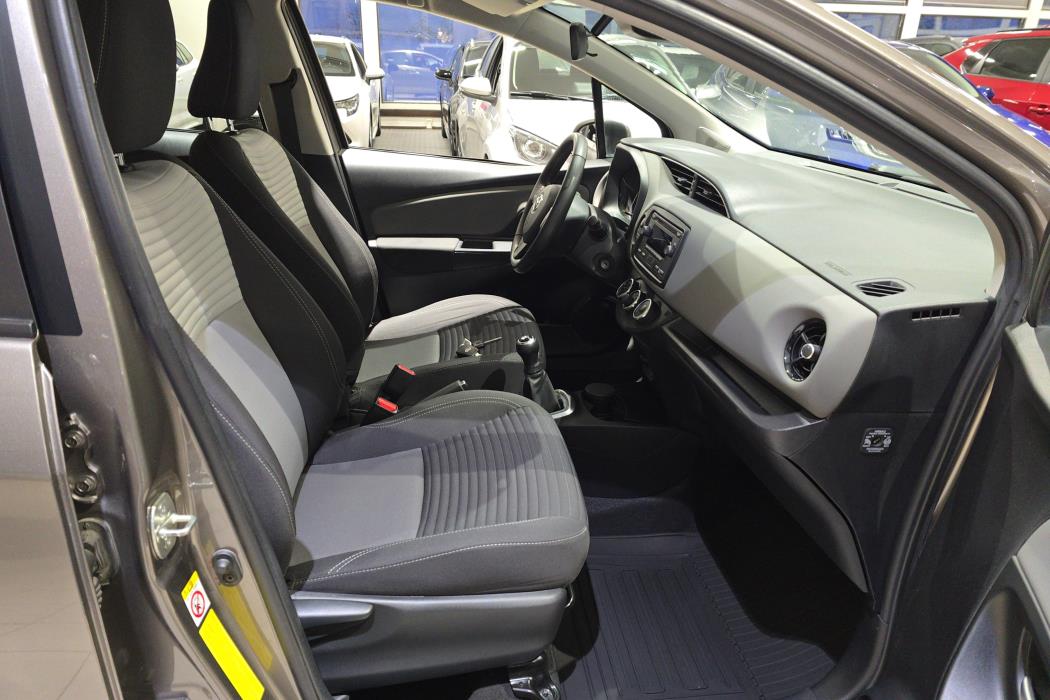 TOYOTA Yaris 2017