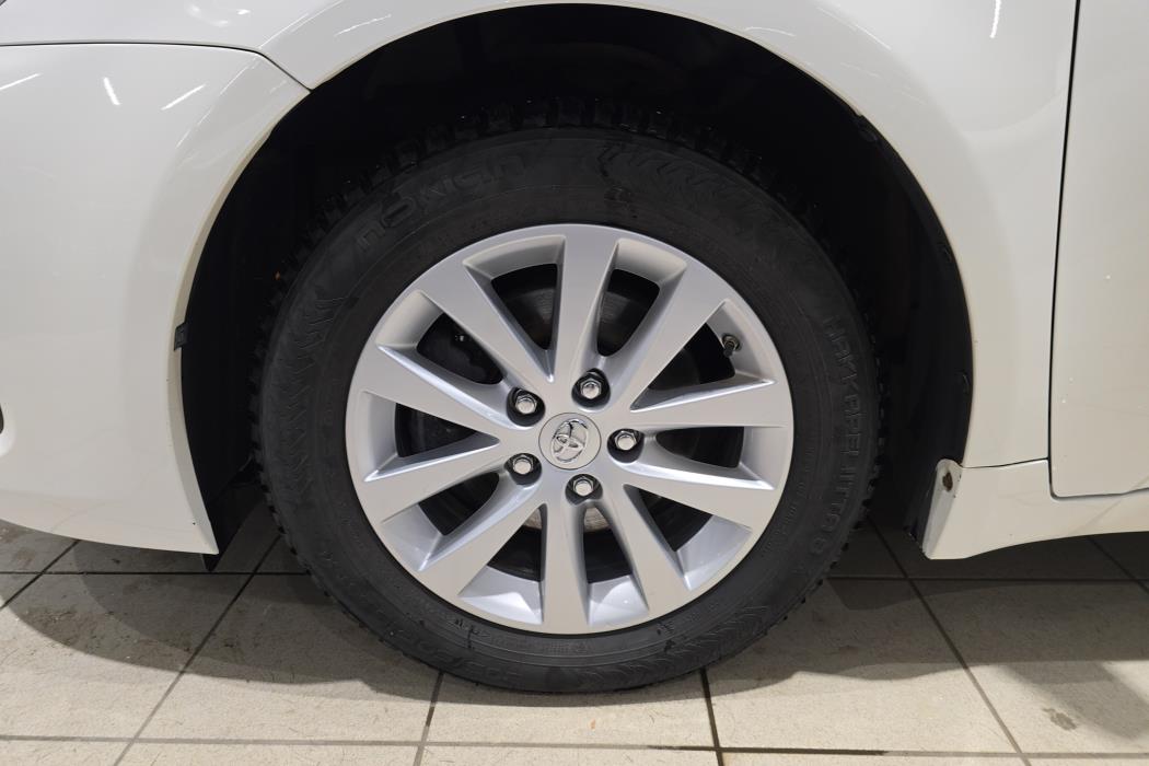TOYOTA Avensis 2016