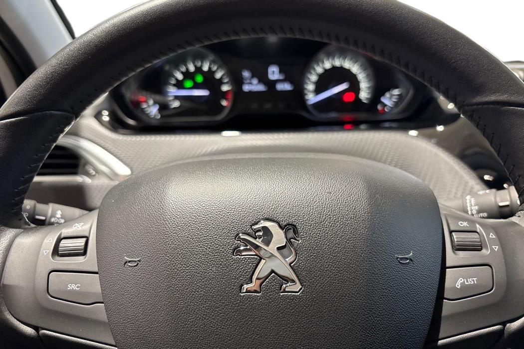 PEUGEOT 2008 2018