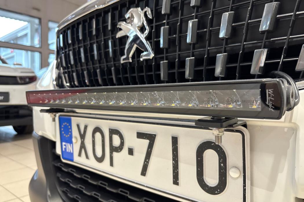 PEUGEOT 2008 2018