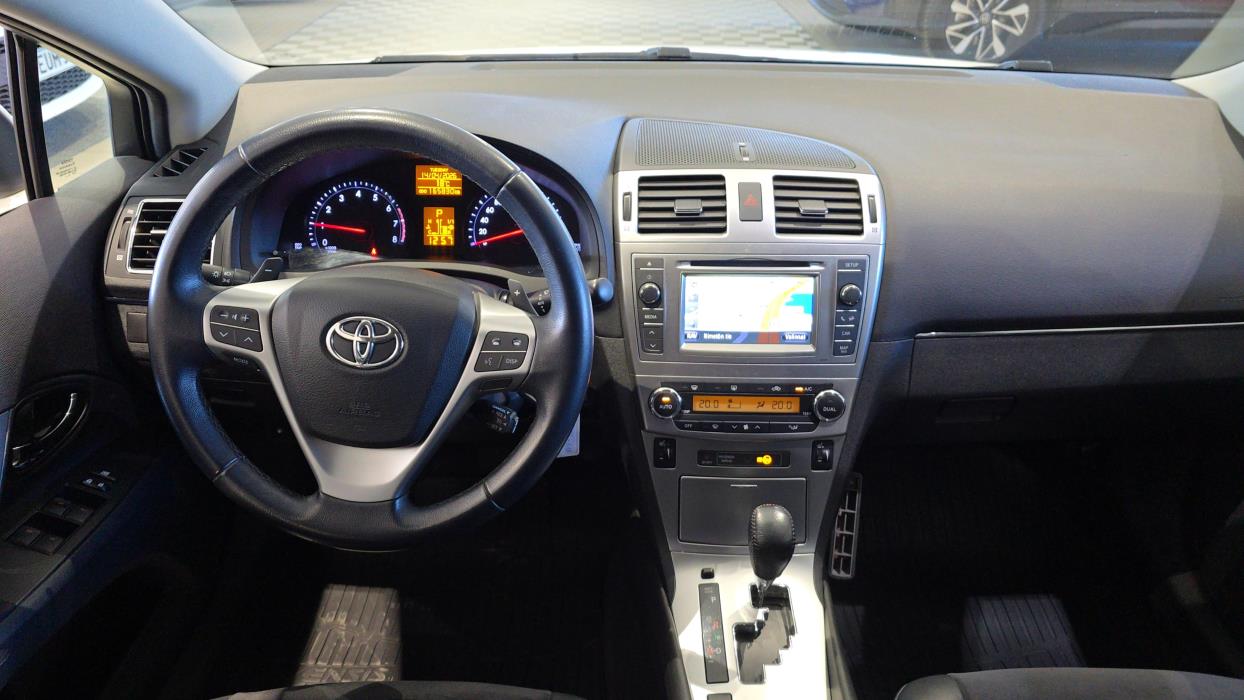 TOYOTA Avensis 2013