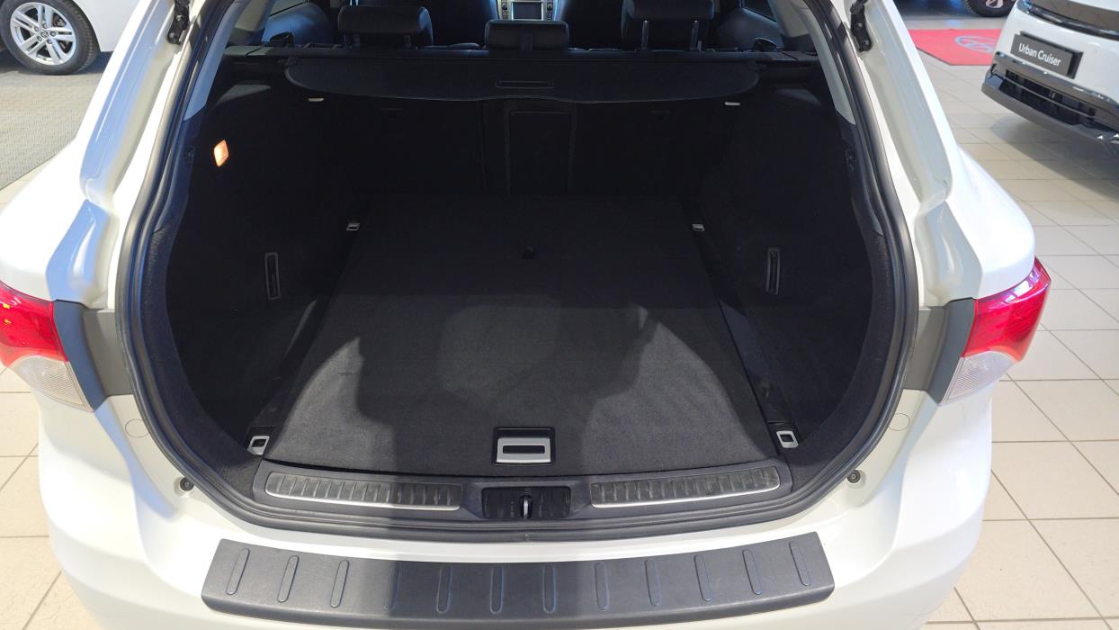 TOYOTA Avensis 2013