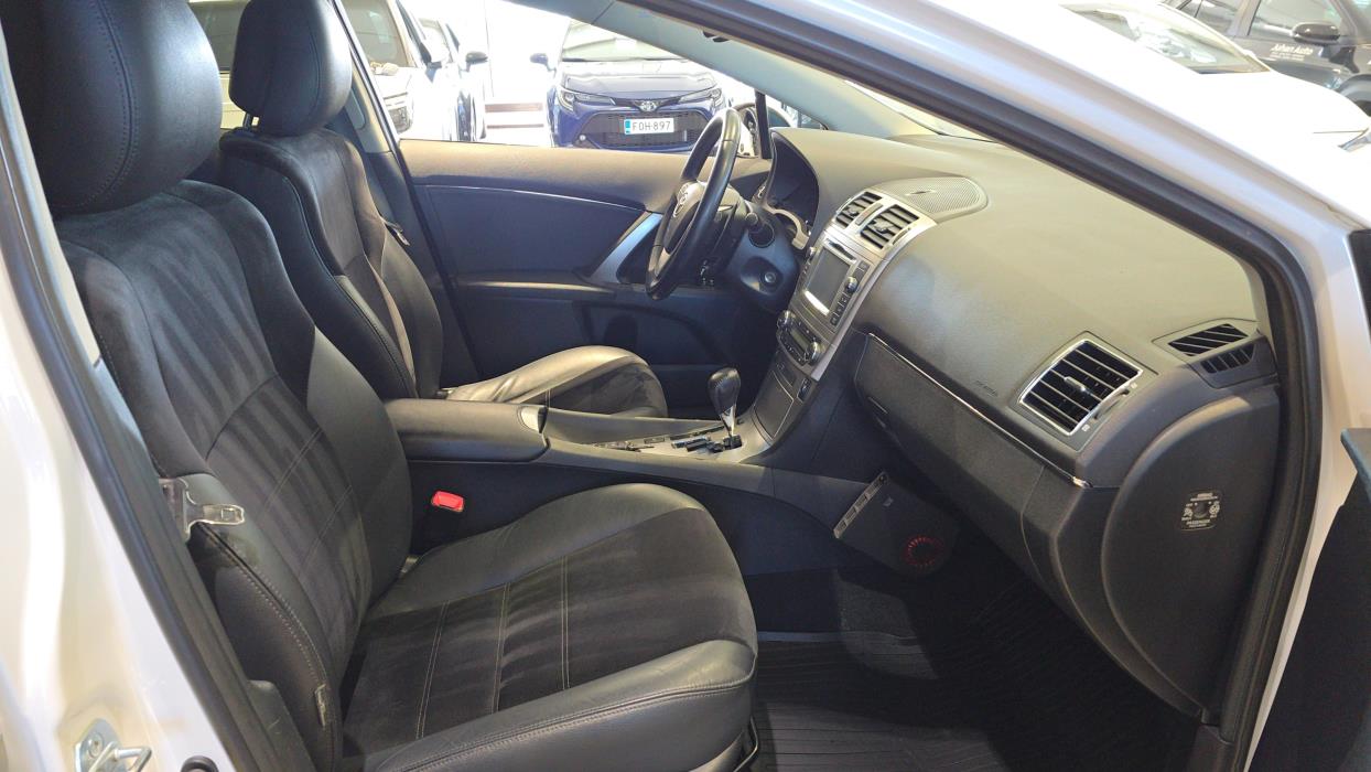 TOYOTA Avensis 2013