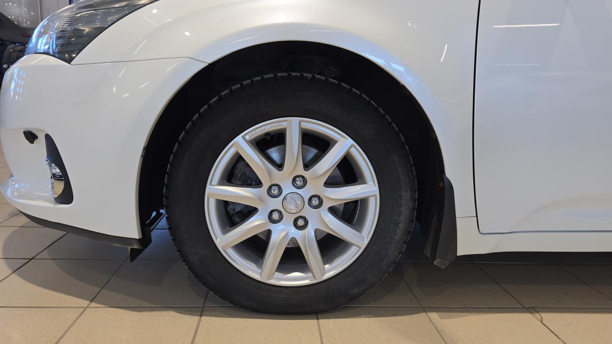 TOYOTA Avensis 2013