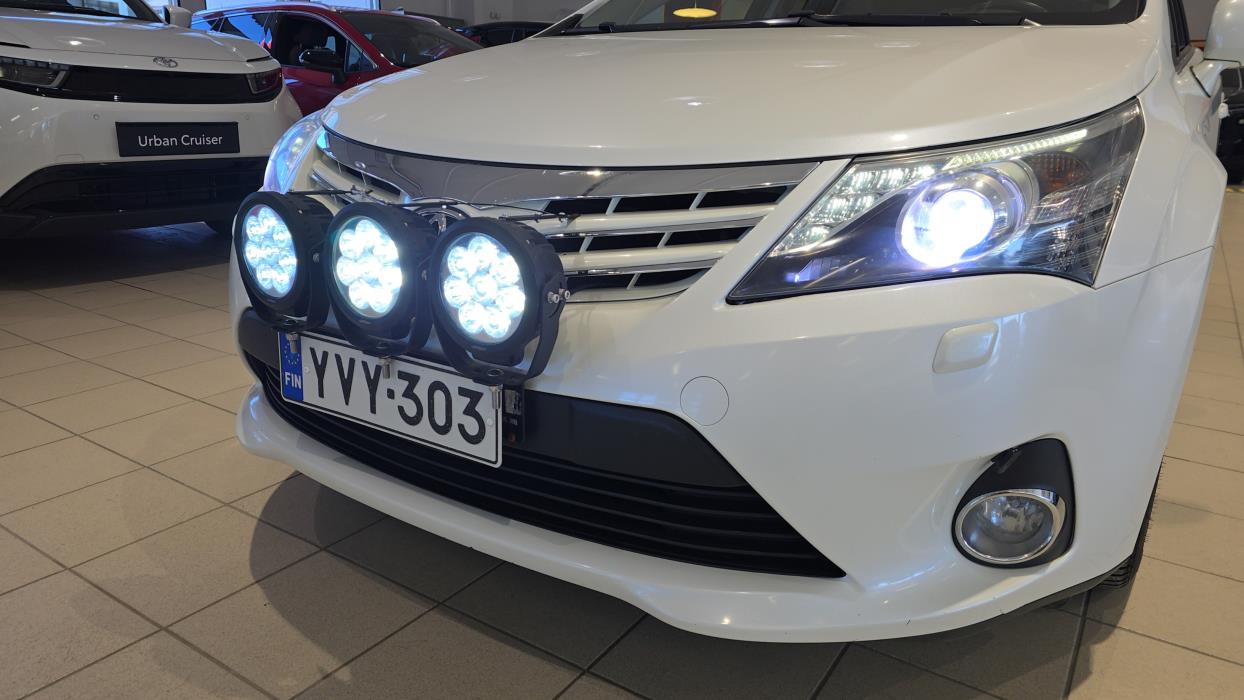 TOYOTA Avensis 2013