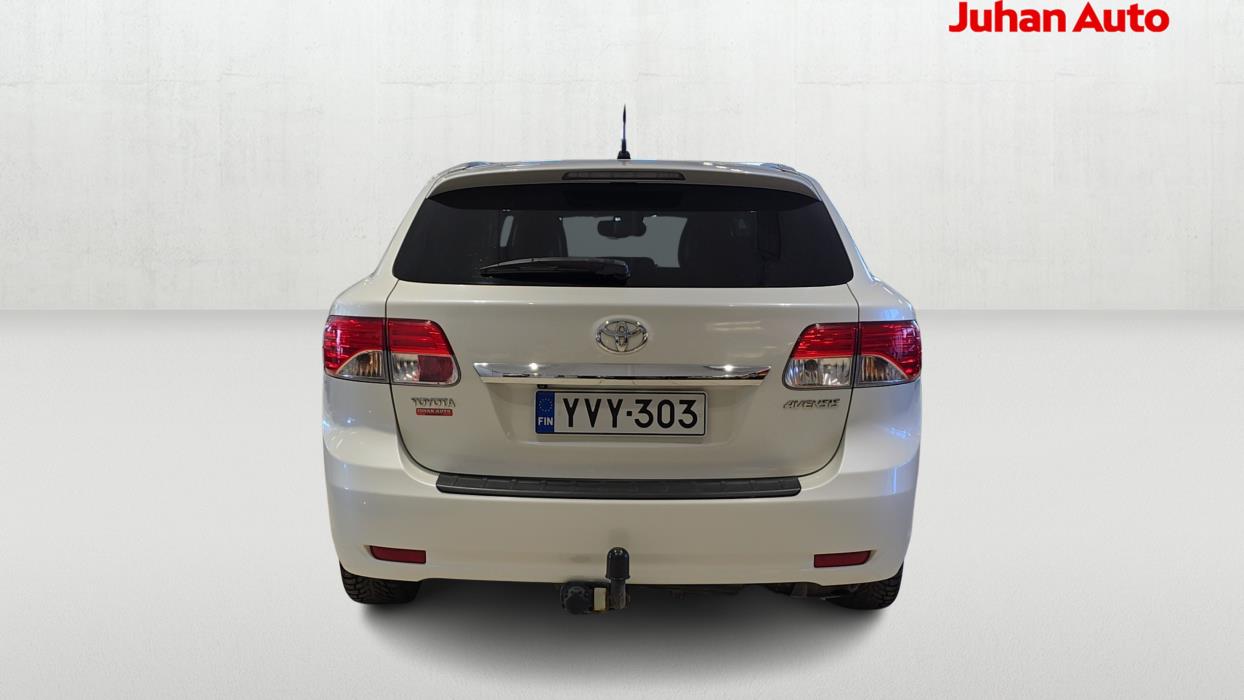 TOYOTA Avensis 2013