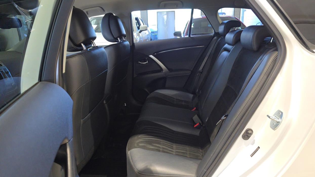 TOYOTA Avensis 2013