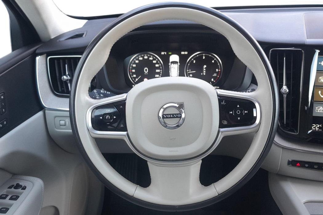 VOLVO XC60 2018