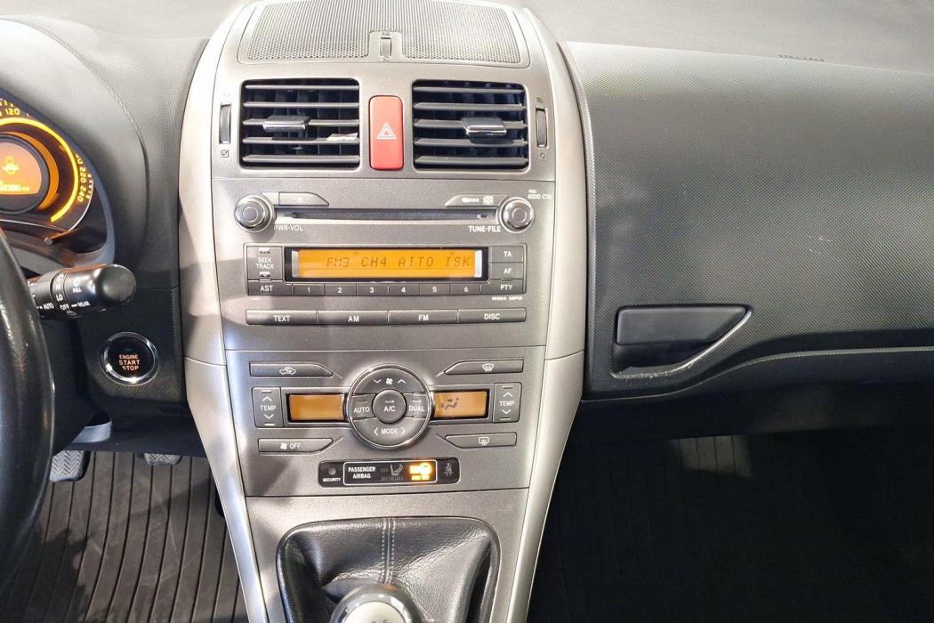 TOYOTA Auris 2007