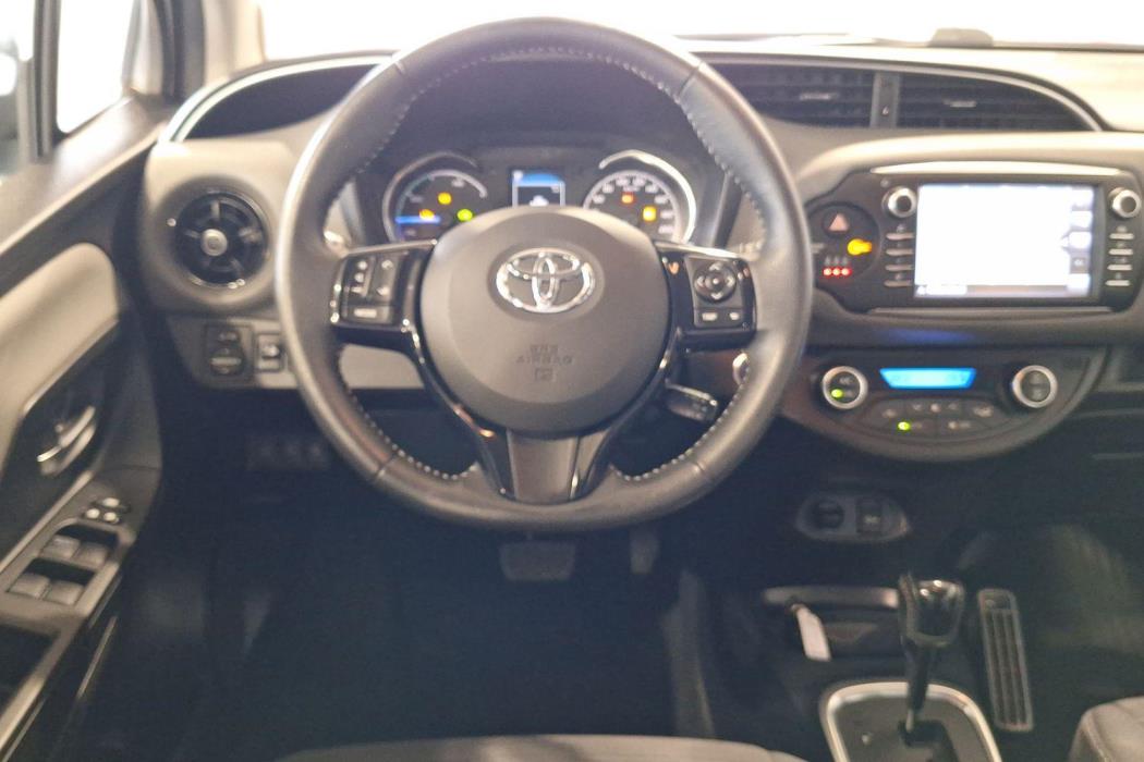 TOYOTA Yaris 2017