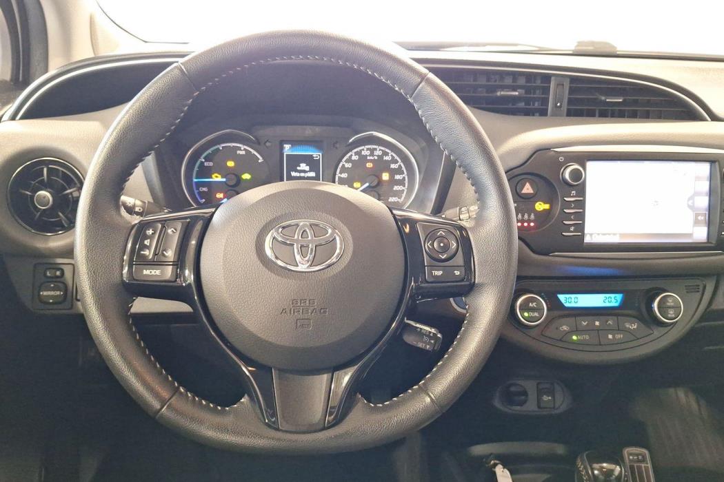 TOYOTA Yaris 2017