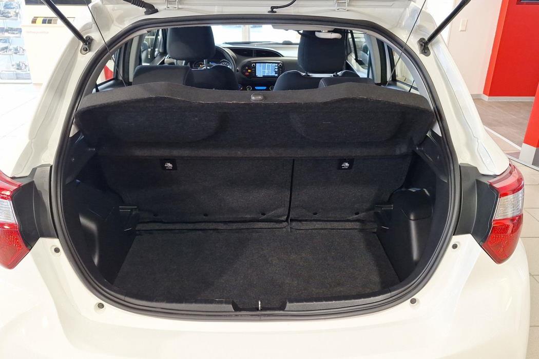 TOYOTA Yaris 2017