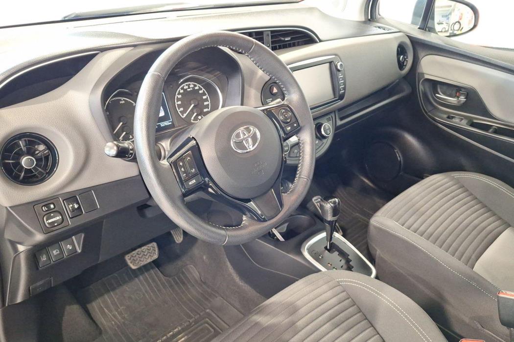TOYOTA Yaris 2017
