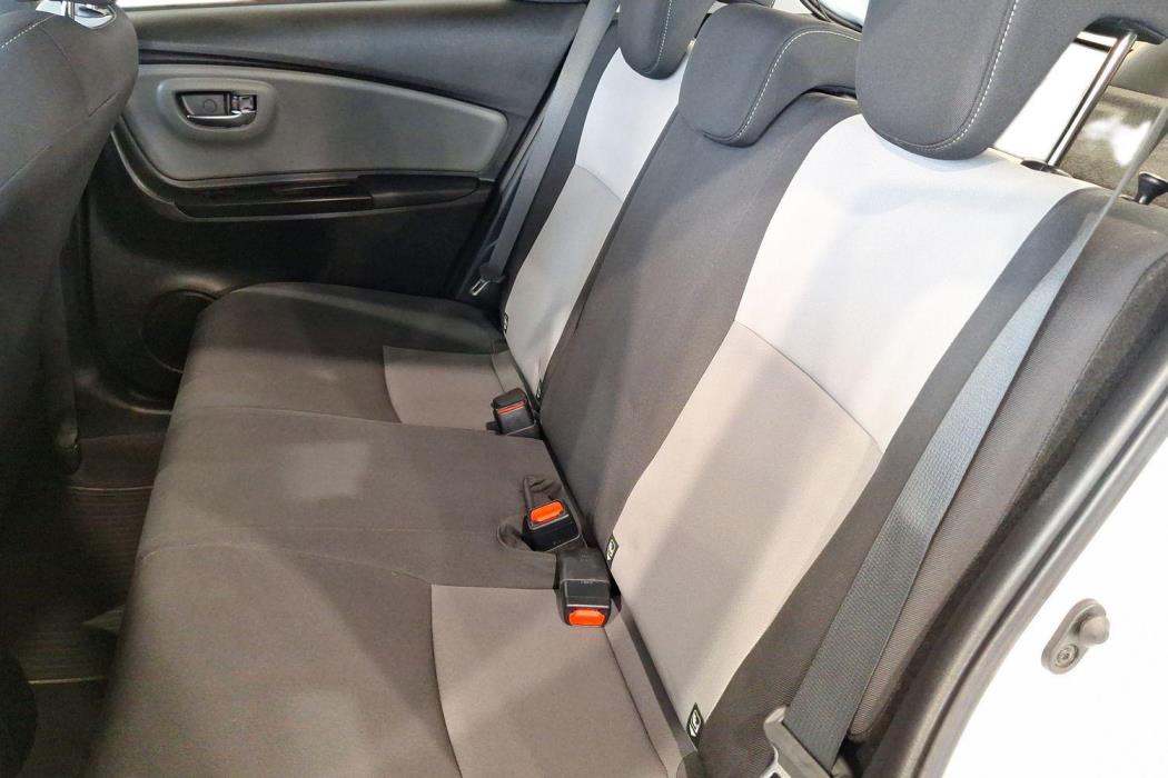 TOYOTA Yaris 2017