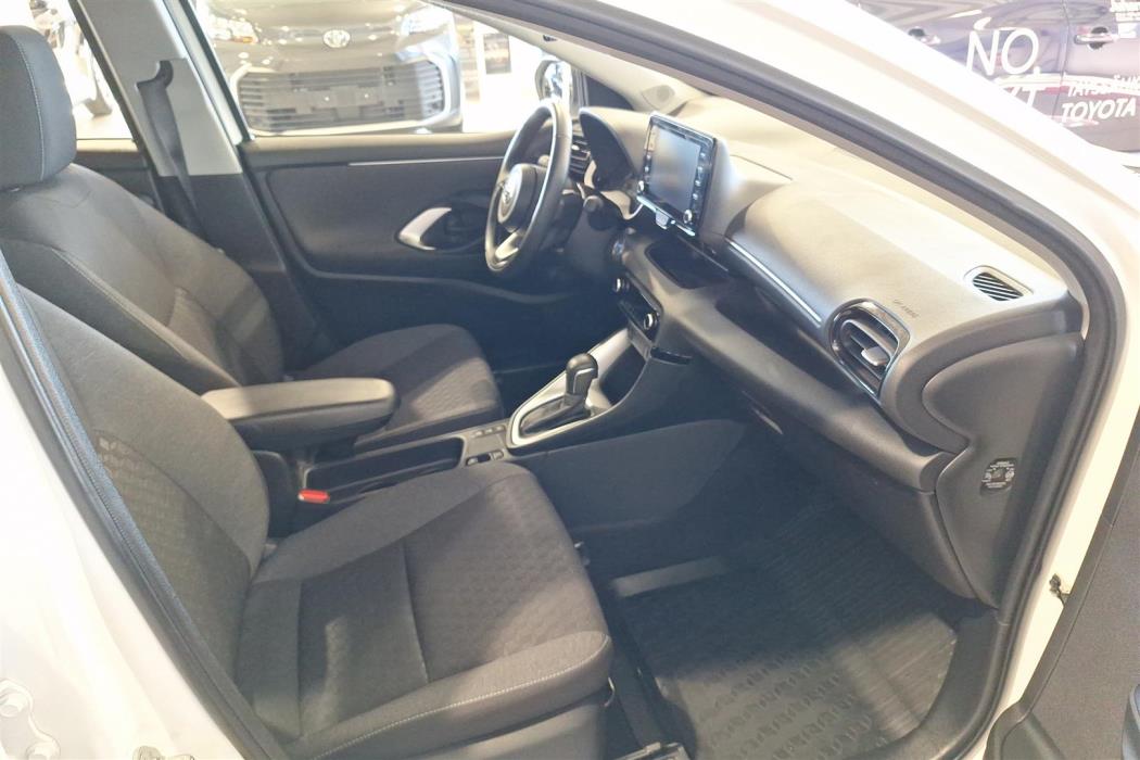 TOYOTA Yaris 2023