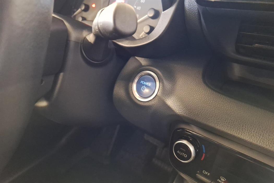 TOYOTA Yaris 2023