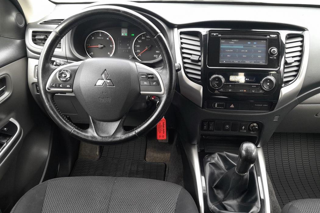 MITSUBISHI L200 2015
