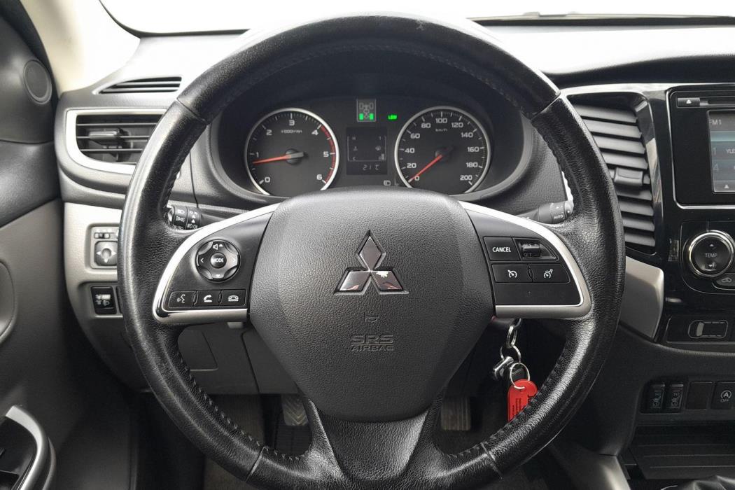 MITSUBISHI L200 2015