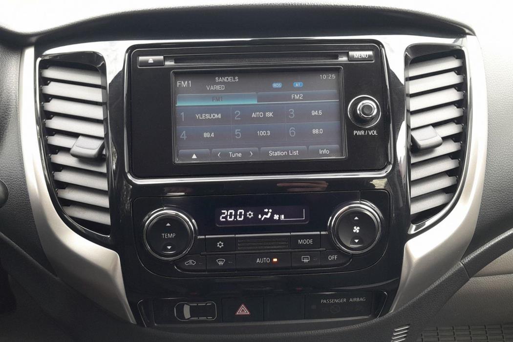 MITSUBISHI L200 2015