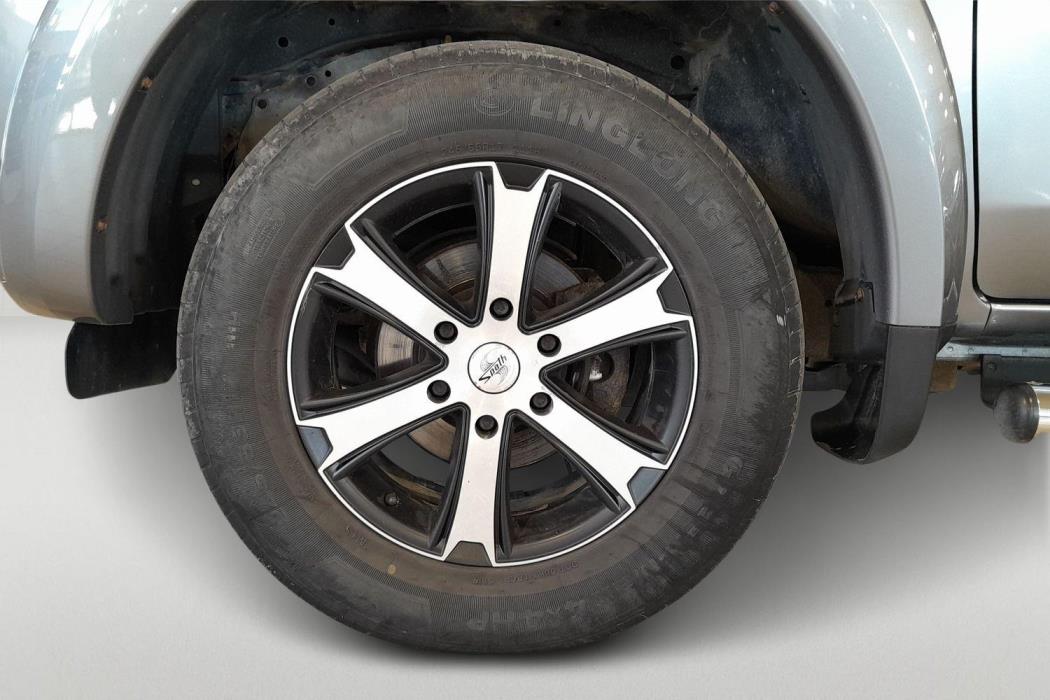 MITSUBISHI L200 2015