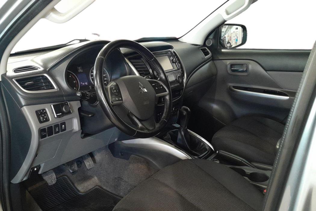MITSUBISHI L200 2015