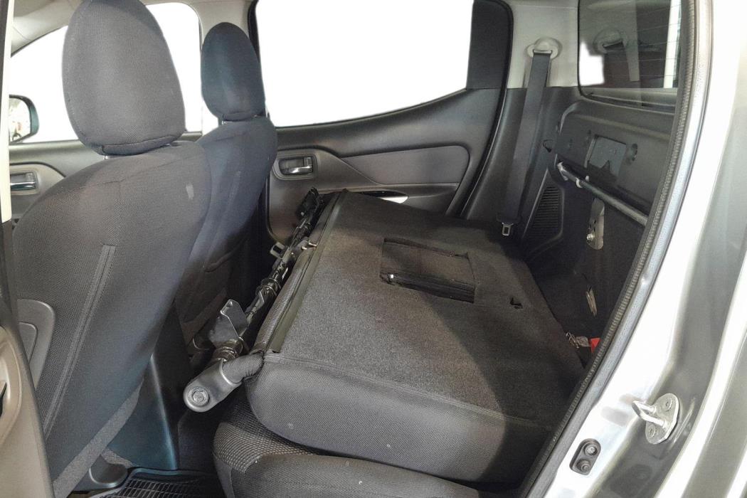 MITSUBISHI L200 2015