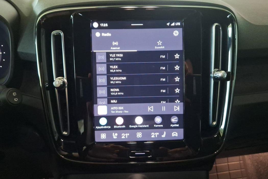 VOLVO XC40 2023