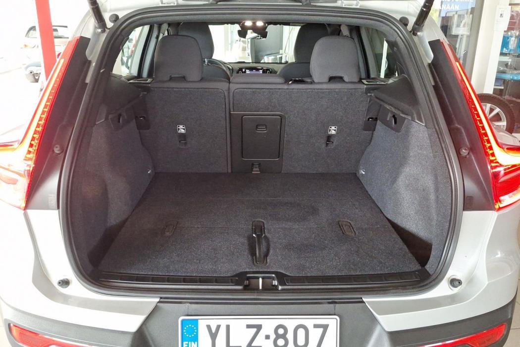 VOLVO XC40 2023
