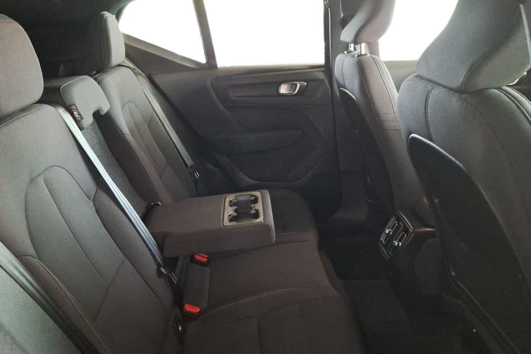VOLVO XC40 2023