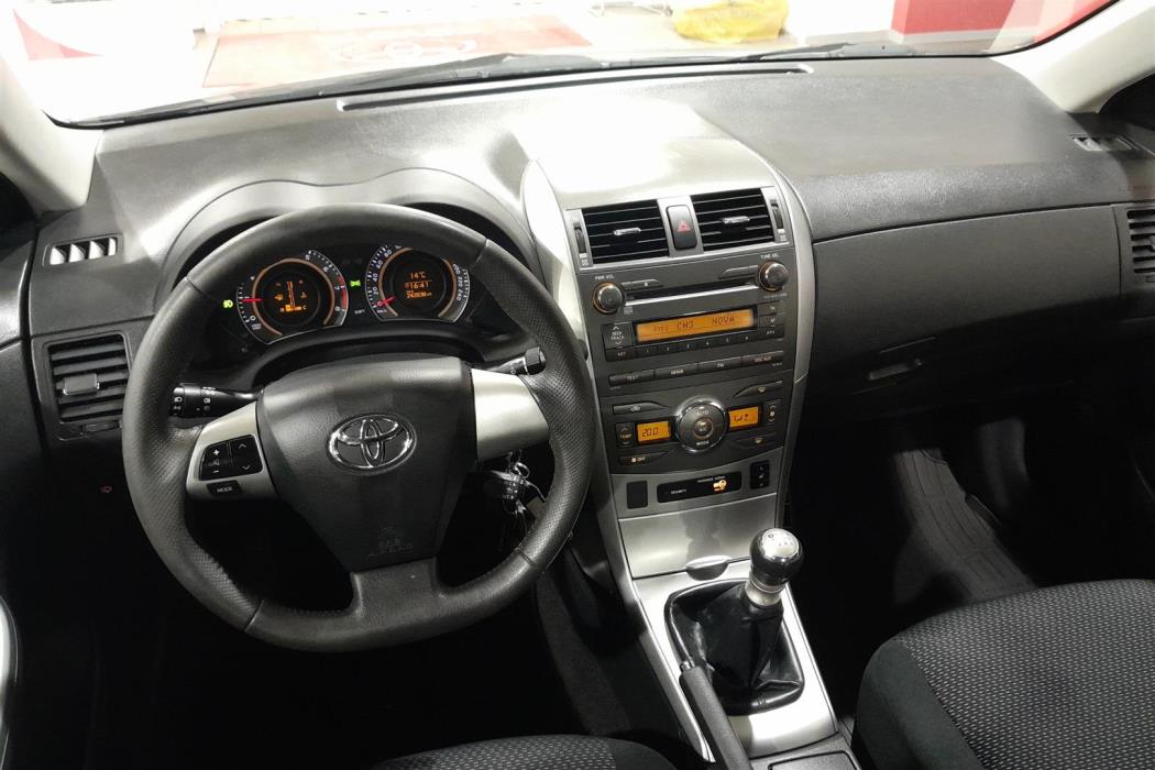 TOYOTA Corolla 2011