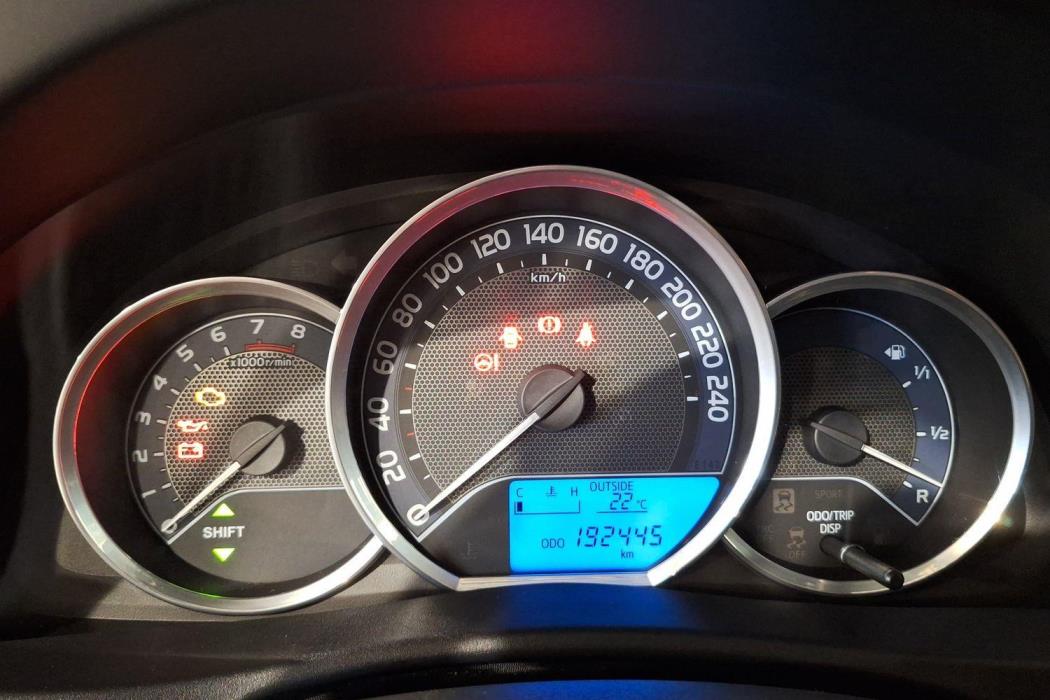 TOYOTA Auris 2015