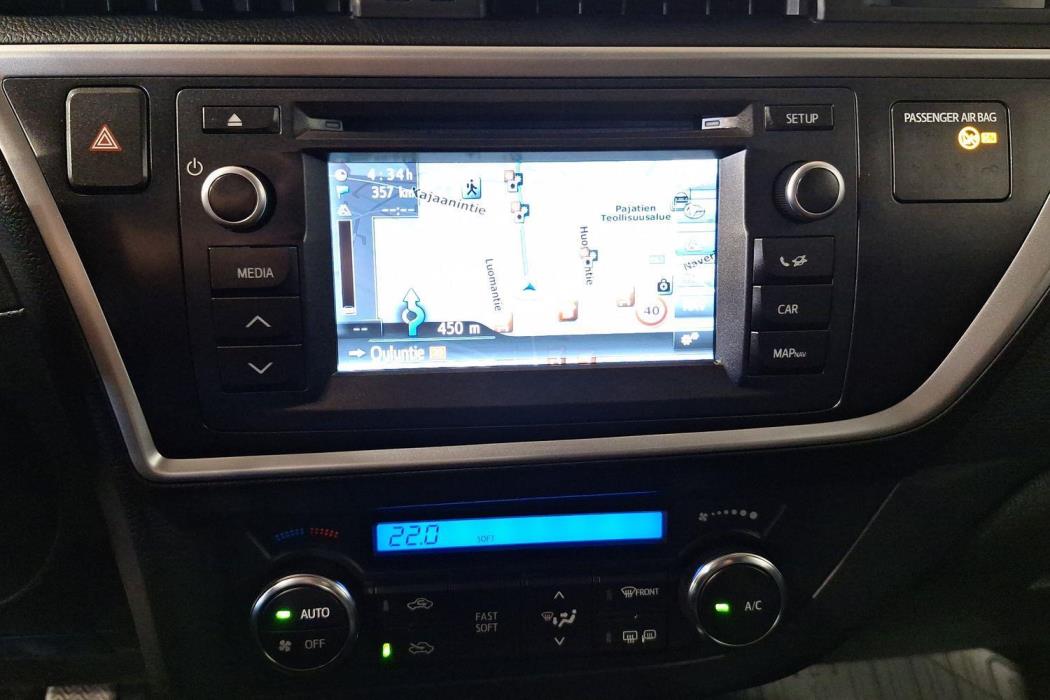TOYOTA Auris 2015