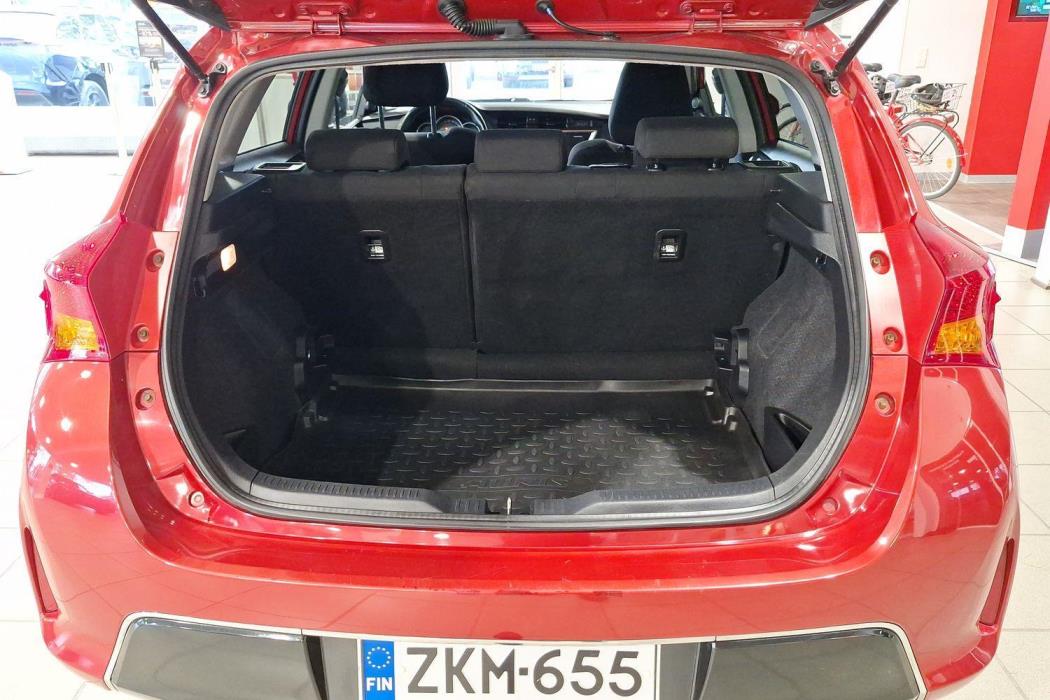 TOYOTA Auris 2015