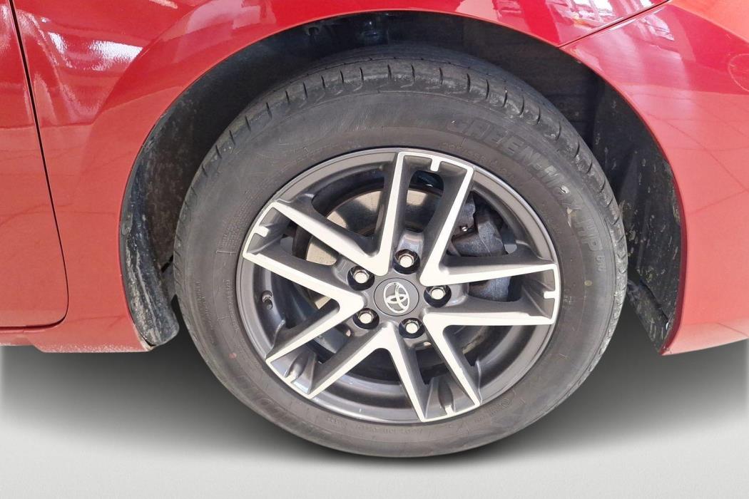 TOYOTA Auris 2015