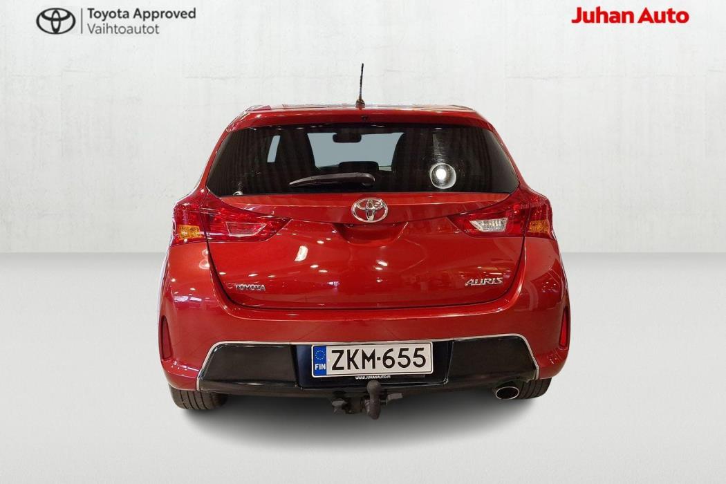 TOYOTA Auris 2015
