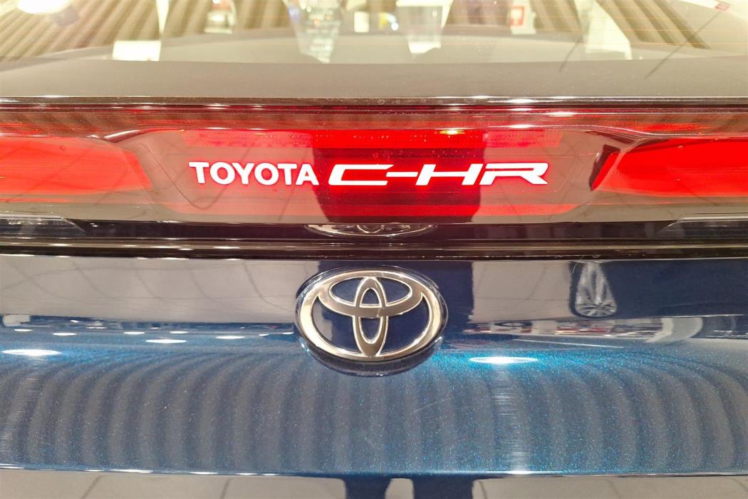 TOYOTA C-HR 2025