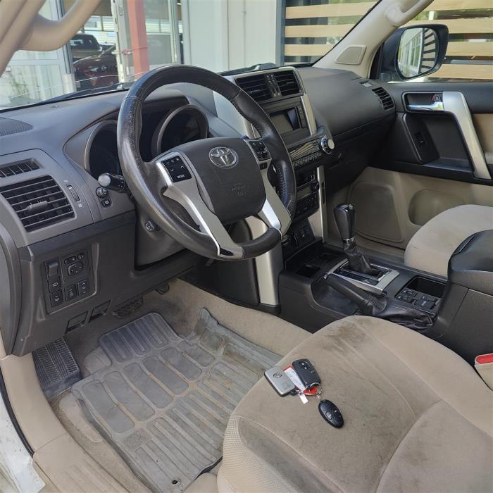 TOYOTA Land Cruiser 2012