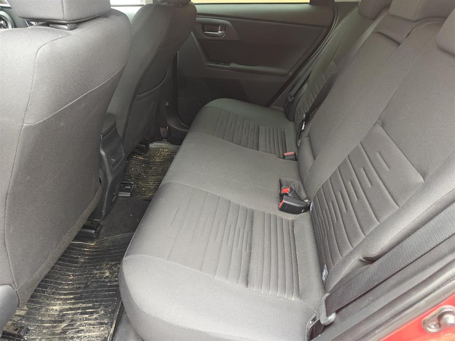 TOYOTA Auris 2015