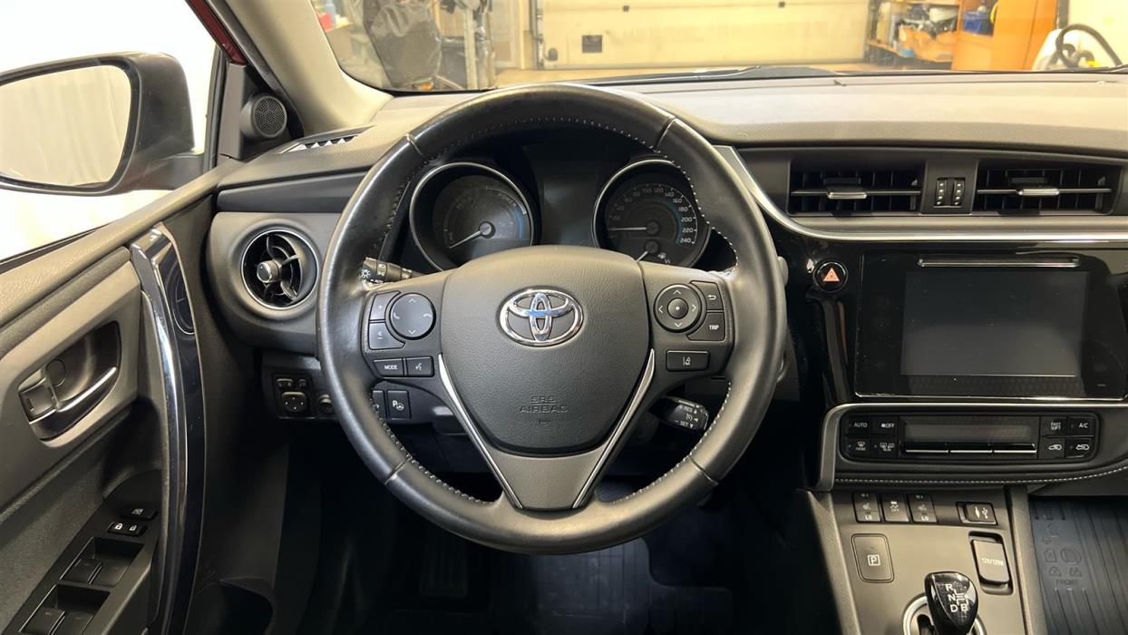 TOYOTA Auris 2017