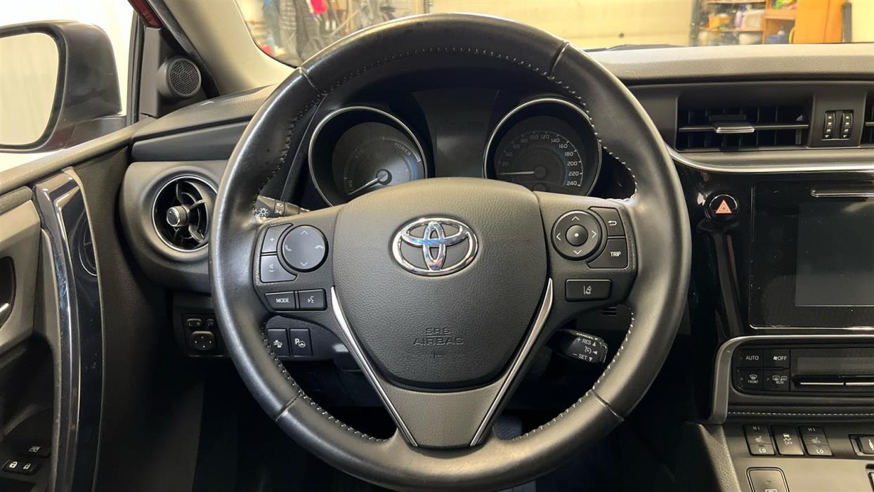 TOYOTA Auris 2017