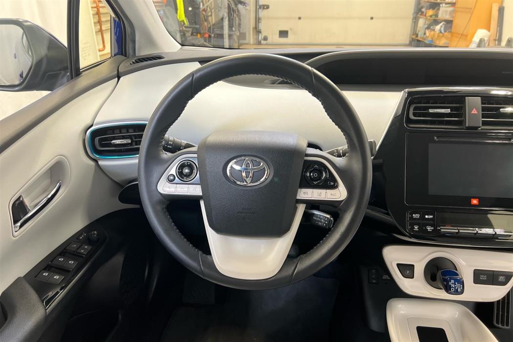 TOYOTA Prius 2017