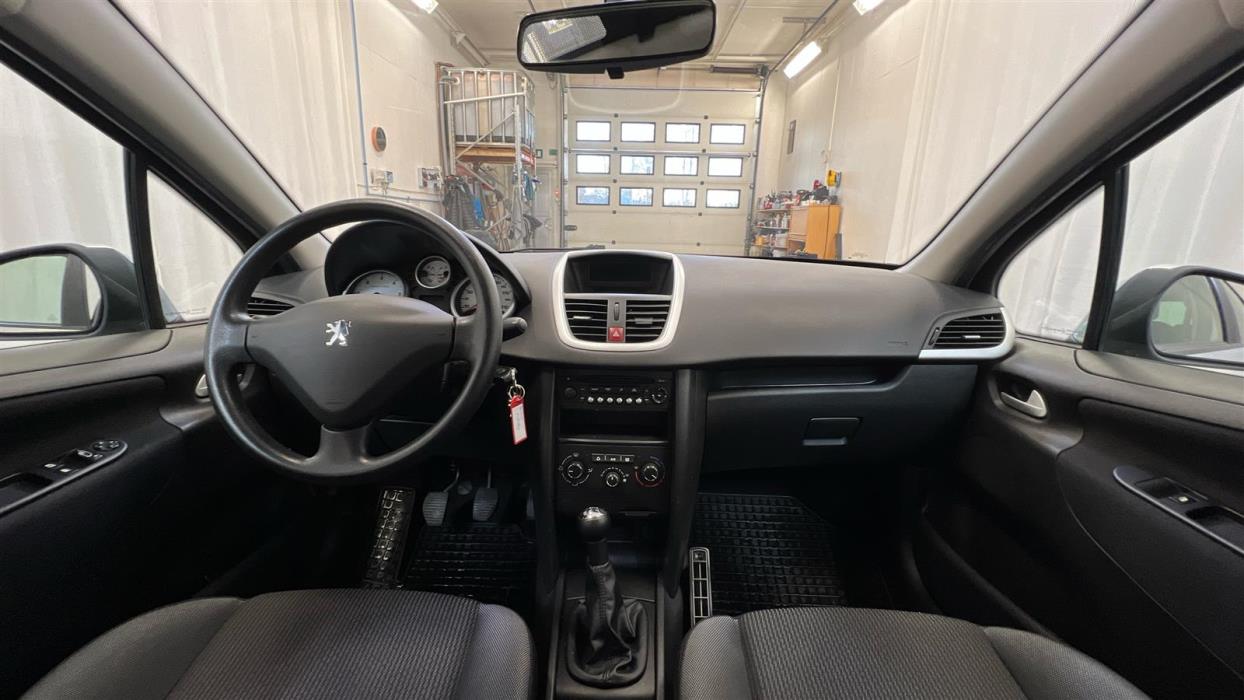 PEUGEOT 207 2010
