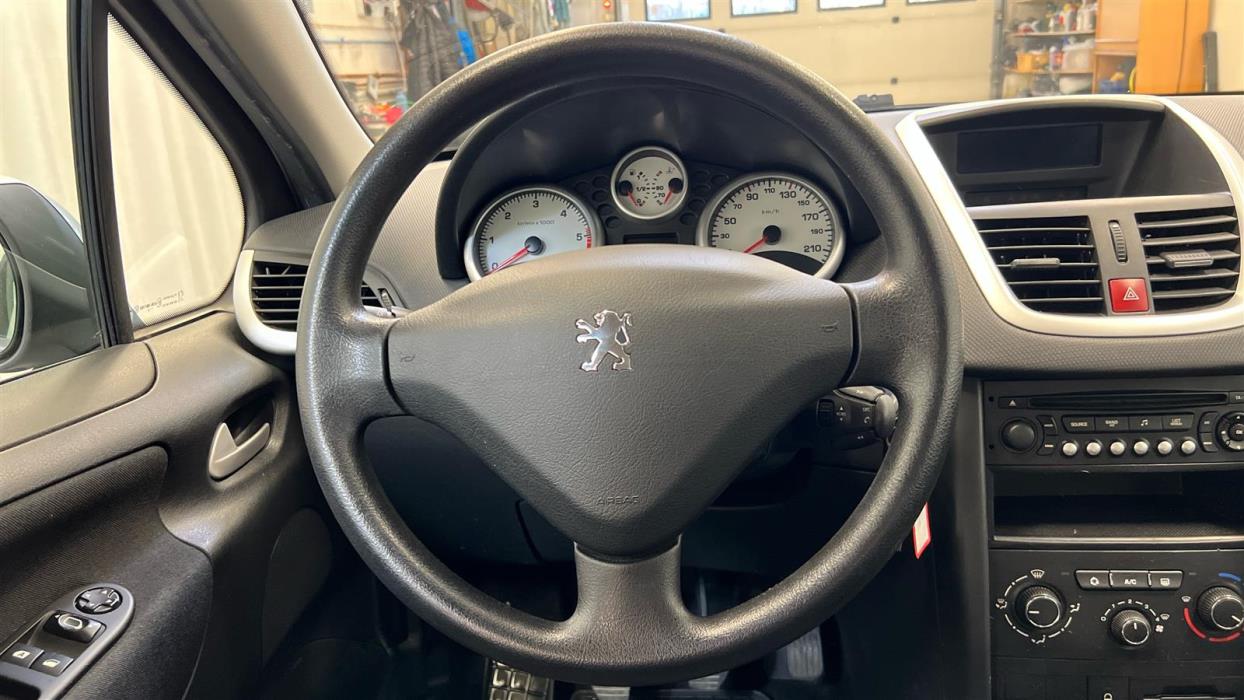 PEUGEOT 207 2010