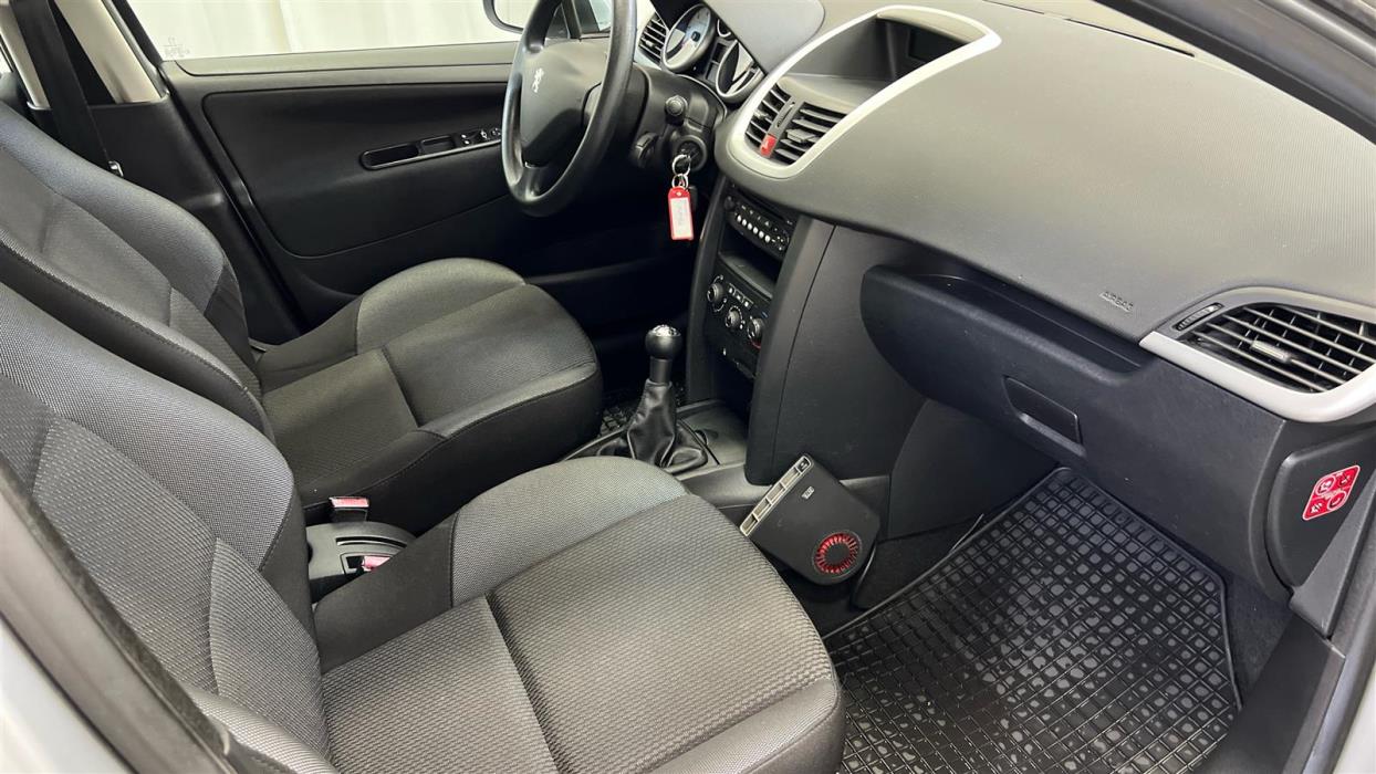 PEUGEOT 207 2010