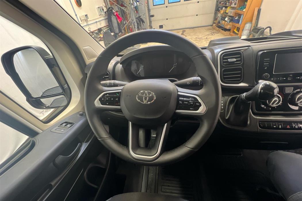 Toyota Proace MAX 2024