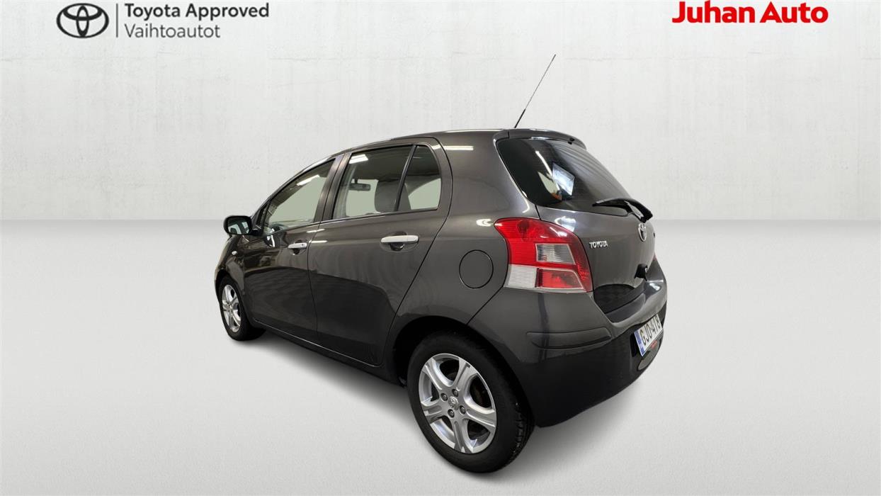 TOYOTA Yaris 2011