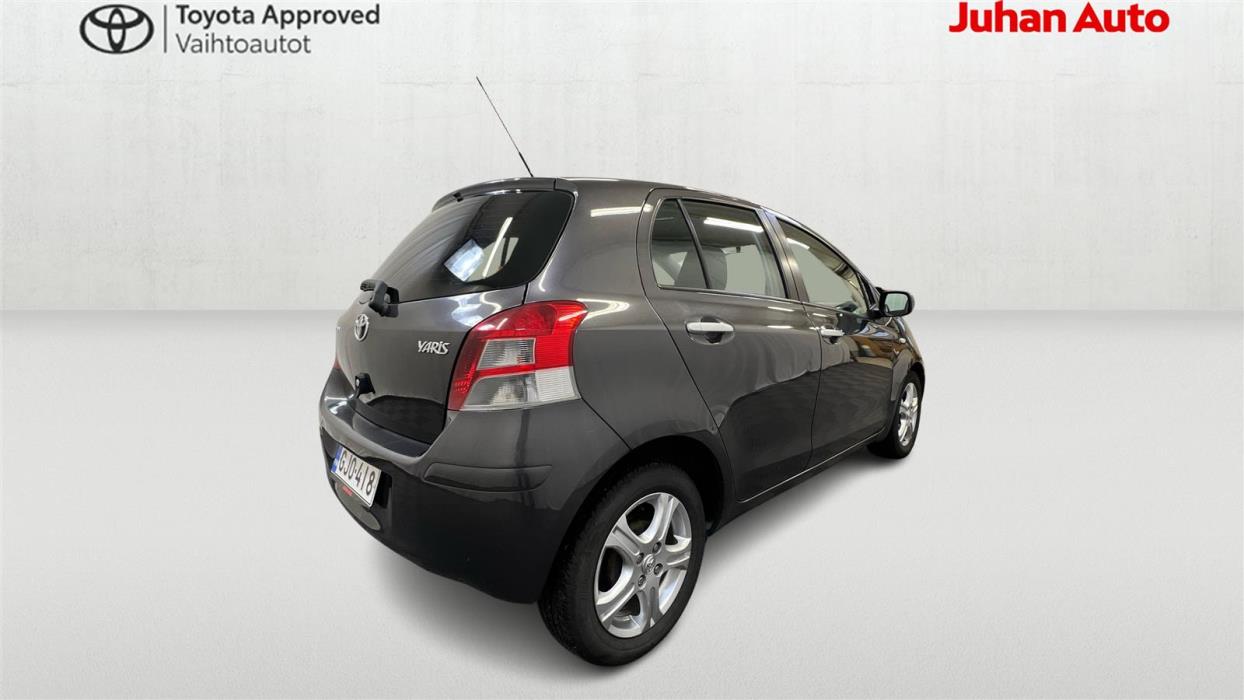 TOYOTA Yaris 2011