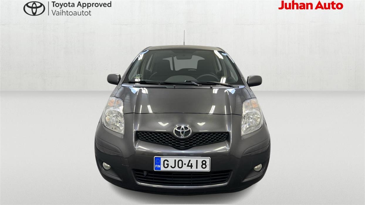 TOYOTA Yaris 2011